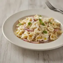 Farfalle alla crema di ricotta e cipolle rosse di Tropea