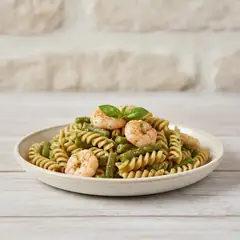 Fusilli integrali con fagiolini, code di gambero e salsa al basilico