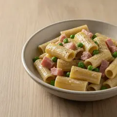 Garganelli panna, prosciutto e piselli