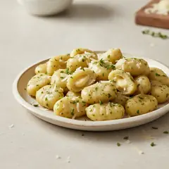 Gnocchi alle erbe ripieni di Sbrinz fatti in casa