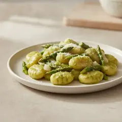 Gnocchi con crema di asparagi