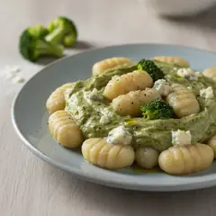 Gnocchi con crema di broccoli e gorgonzola