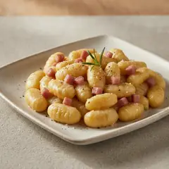 Gnocchi speck e fonduta di parmigiano