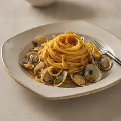 Linguine con bottarga e arselle