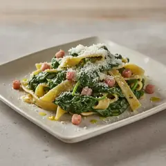 Maltagliati con spinaci e ricotta salata