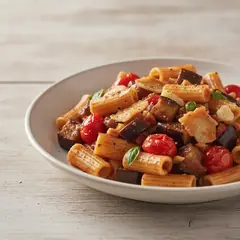 Mezze maniche con melanzane e scamorza affumicata