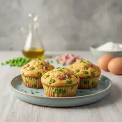 Muffin salati con piselli e prosciutto