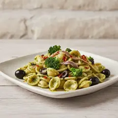 Orecchiette con broccoli alici e olive nere