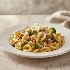 Orecchiette con crema di patate, broccoli e salsiccia