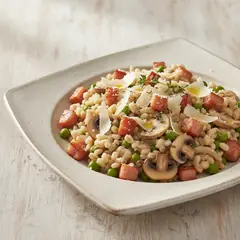 Orzotto con pancetta, verdure e formaggio