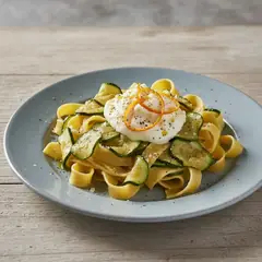 Pappardelle con zucchine trifolate e crema di ricotta all’arancia