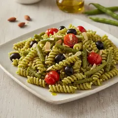 Pasta al pesto di fagiolini, pomodorini e olive