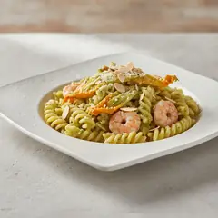 Pasta al pesto di zucchine e fiori di zucca con gamberi