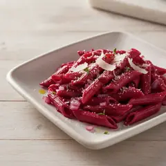 Pasta con barbabietola e pecorino