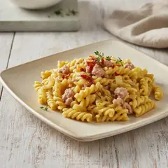 Pasta con crema di porro, zafferano e salsiccia di Bra