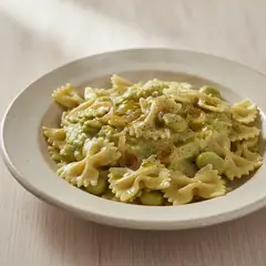 Pasta con crema di ricotta e fave