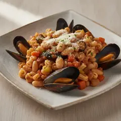 Pasta con fagioli cozze e pecorino
