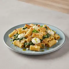 Pasta con feta e spinaci al forno