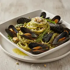 Pasta con pesto di rucola e cozze