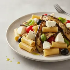 Pasta fredda con mozzarella e melanzane grigliate