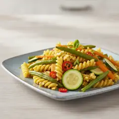 Pasta fredda con verdure e curcuma
