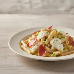 Pasta robiola e speck