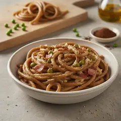 Pici al caffè con aglione, pancetta e piselli