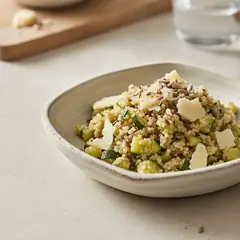 Quinoa con zucchine e formaggio