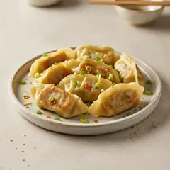 Ravioli cinesi vegetariani in padella
