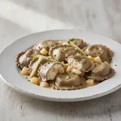 Ravioli di grano saraceno con pere e taleggio