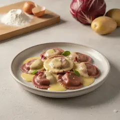 Ravioli di radicchio, patate e fonduta di formaggio