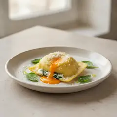 Raviolone al tuorlo fondente con ricotta e spinaci