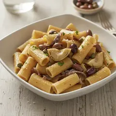 Rigatoni con carciofi, olive e capperi