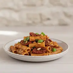 Rigatoni con pesto di pomodori secchi