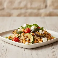 Riso tiepido con ceci, verdure arrosto e feta