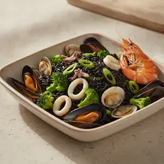 Riso venere con broccoli e frutti di mare