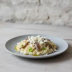 Risotto al porro con ricotta di capra e alici