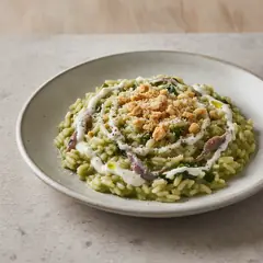 Risotto alle cime di rapa con acciughe e salsa all'aglio