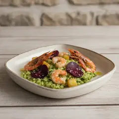 Risotto alle ortiche con barbabietole e scampi