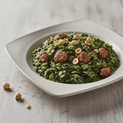 Risotto cavolo nero, salsiccia e nocciole