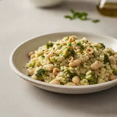 Risotto con broccoli, nocciole e fagioli cannellini