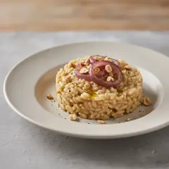 Risotto con crema di cipolle e nocciole