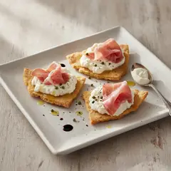 Schiacciate con crema di squacquerone e culatello