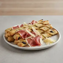 Sfilati alle olive con prosciutto crudo e Montasio