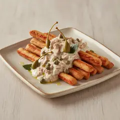 Sfilati con crema al tonno e fiori di cappero