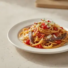 Spaghetti al pomodoro con alici e pecorino