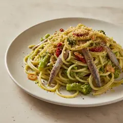 Spaghetti con crema di broccoli e alici