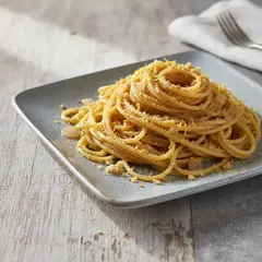 Spaghetti con la bottarga e pangrattato