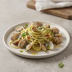 Spaghetti con pesto di limone e vongole