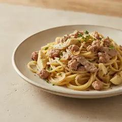Spaghetti con ragù bianco ai carciofi